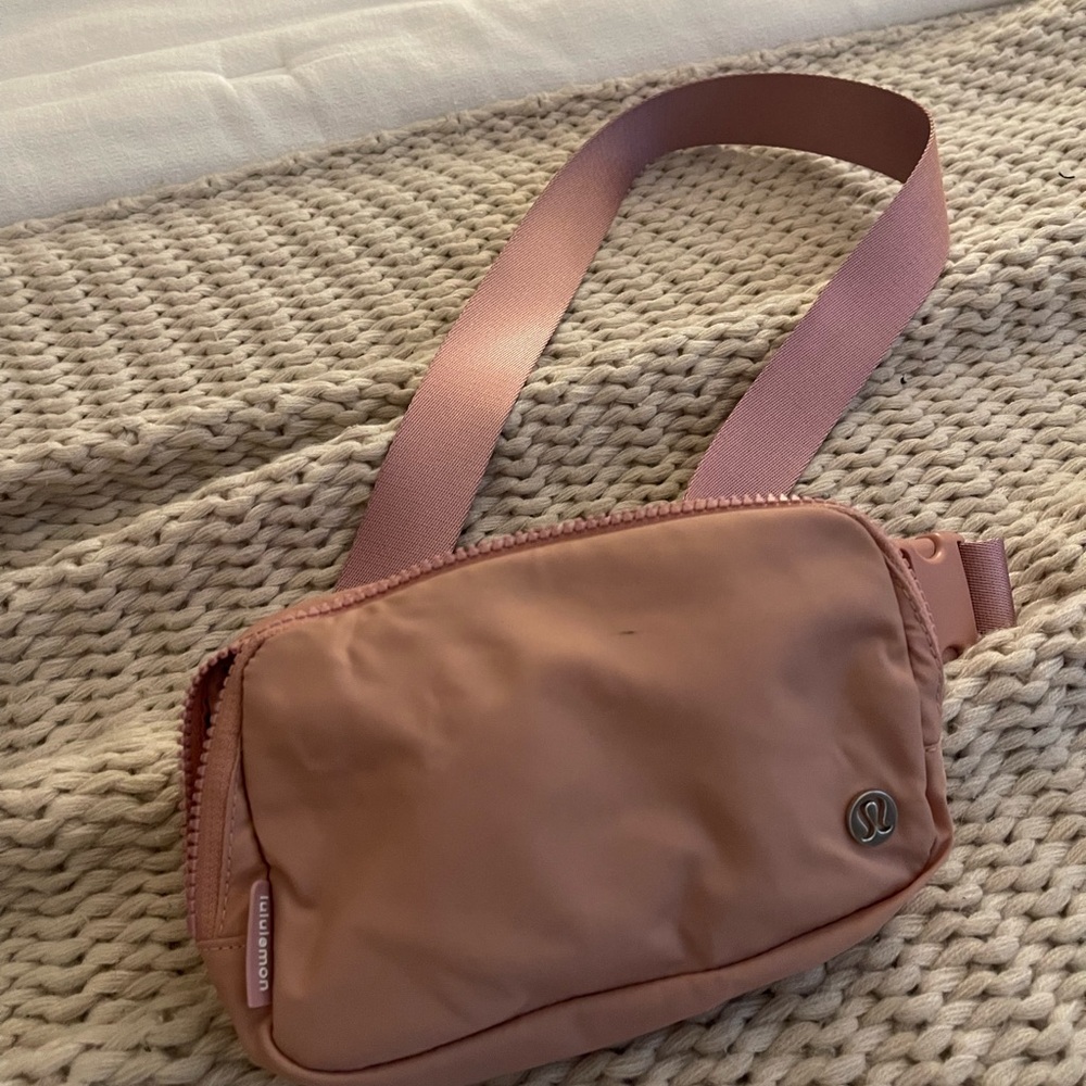 lululemon athletica Dusty Rose Everywhere Belt Crossbody Bag